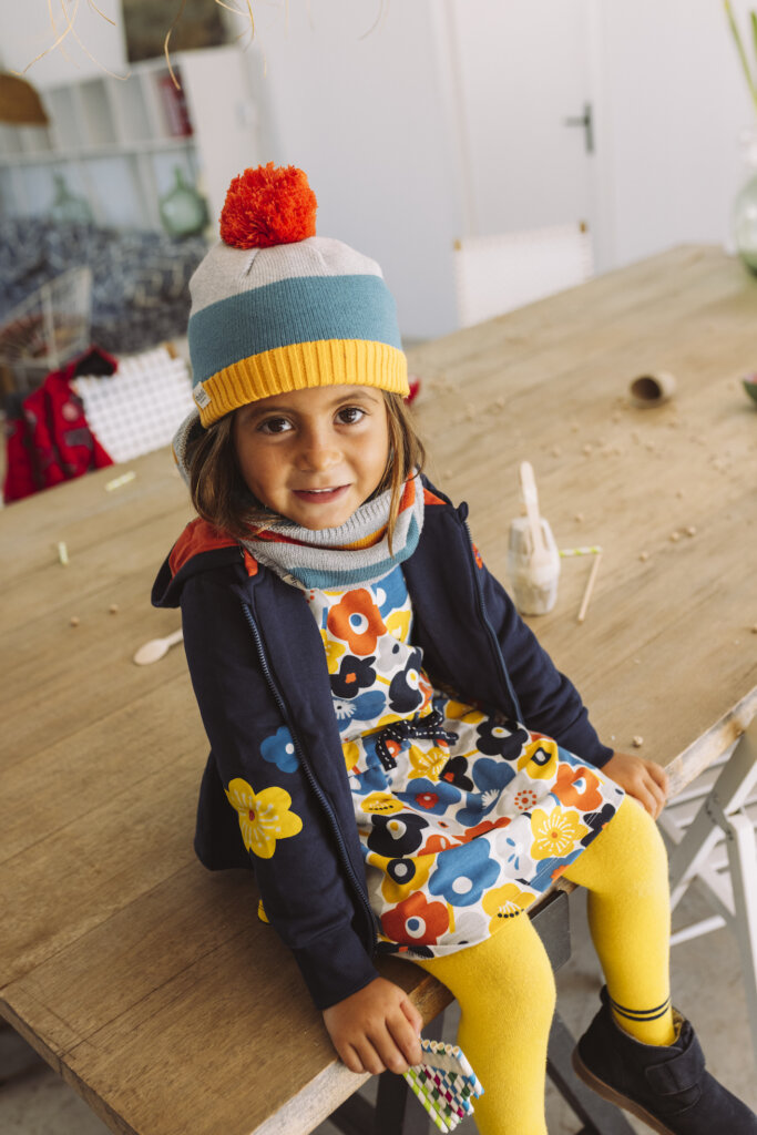 Niña con conjunto de invierno